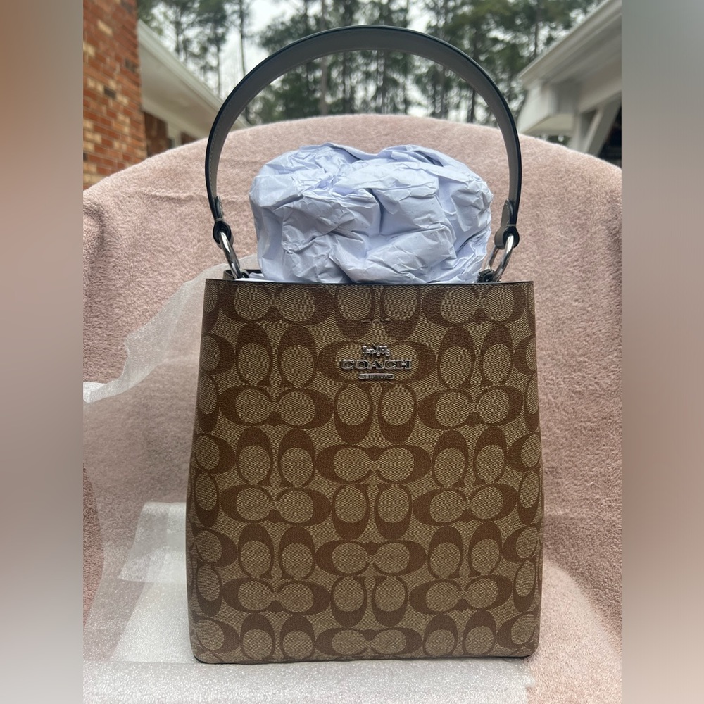 Coach bag. Only carried once. Attachable adjustable shoulder strap.